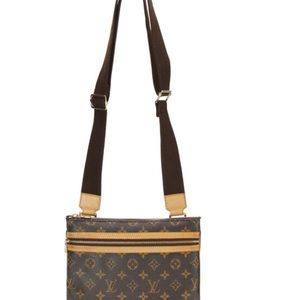 Authentic Louis Vuitton Monogram Pochette Bosphore Shoulder Bag.  MI2100